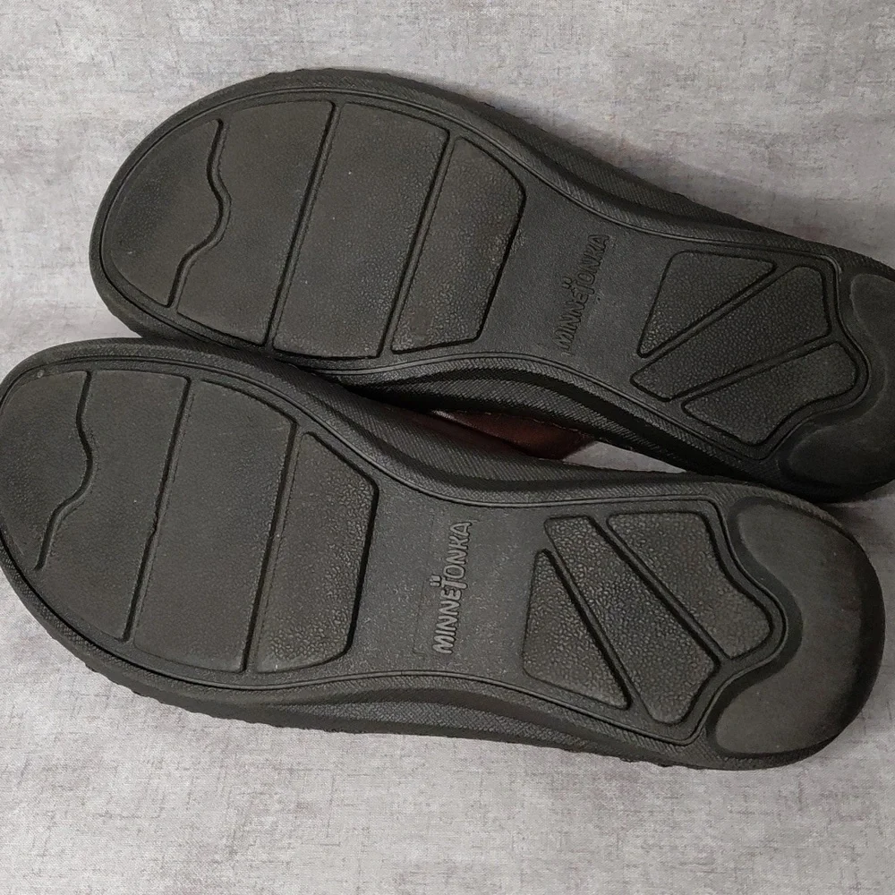 Minnetonka Brown and Tan1 Leather Sandals Size 7